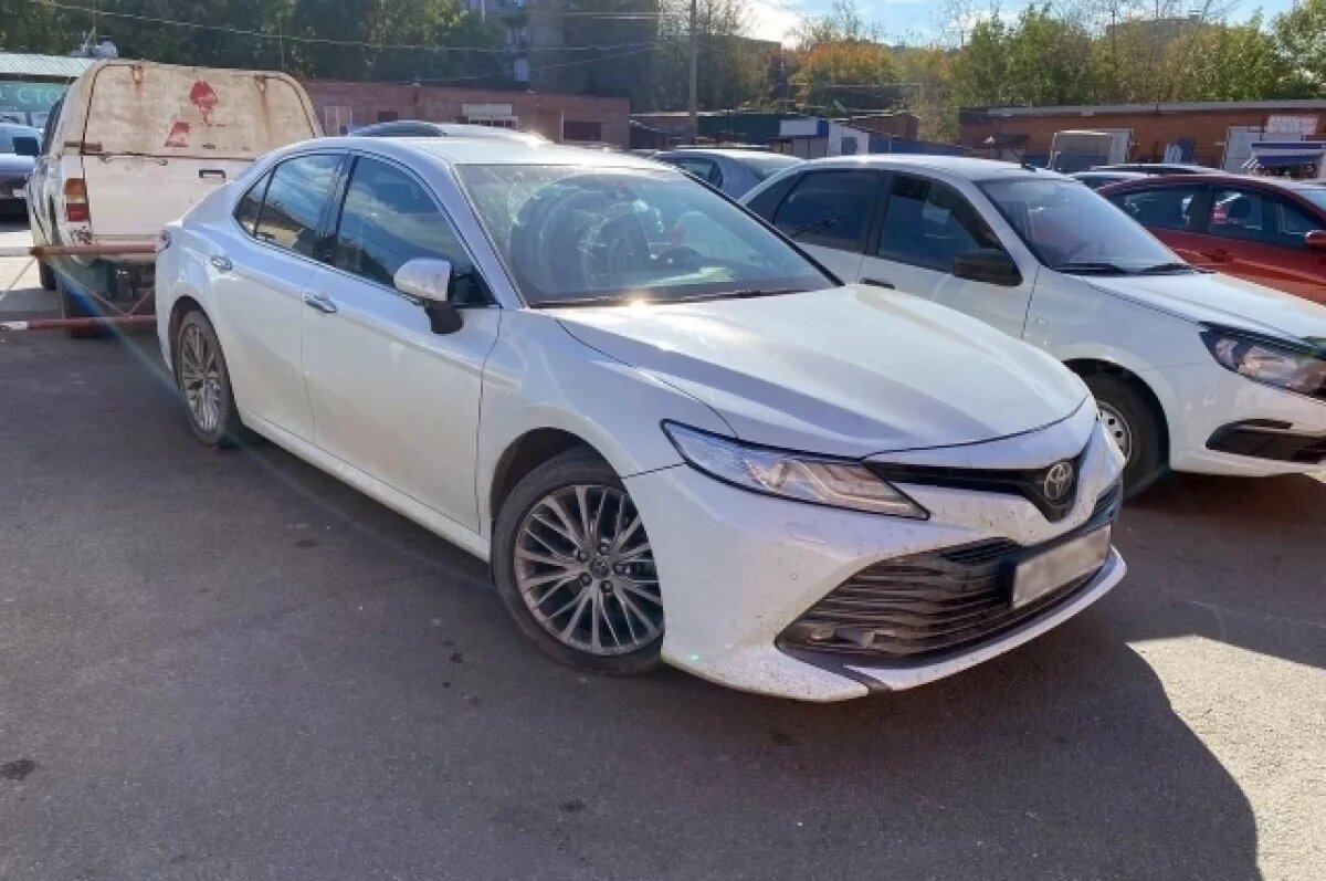    Полиция, СОБР и ОМОН задержали в Челябинске автомошенников с Toyota Camry