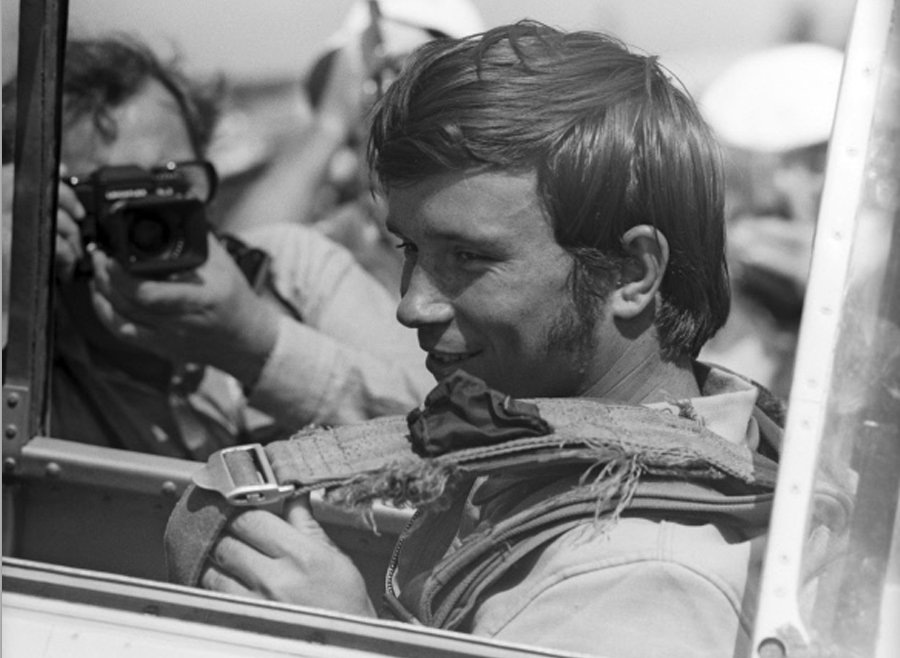 Виктор Лецко в кабине самолета. Фото из сети Интернет.