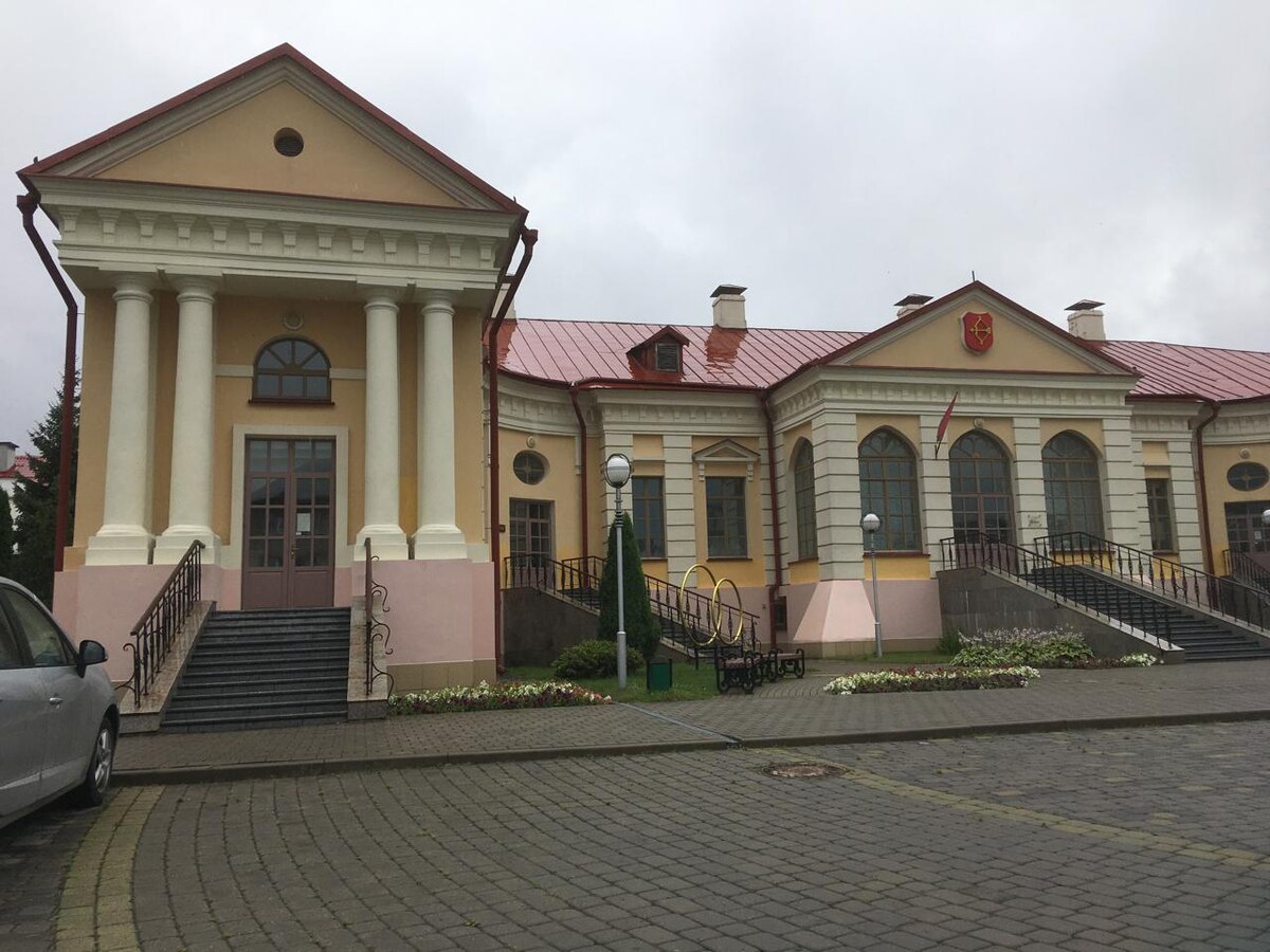 Дворец со стороны реки. Фото канала Жизнь смеялась, - в ком осталась!  