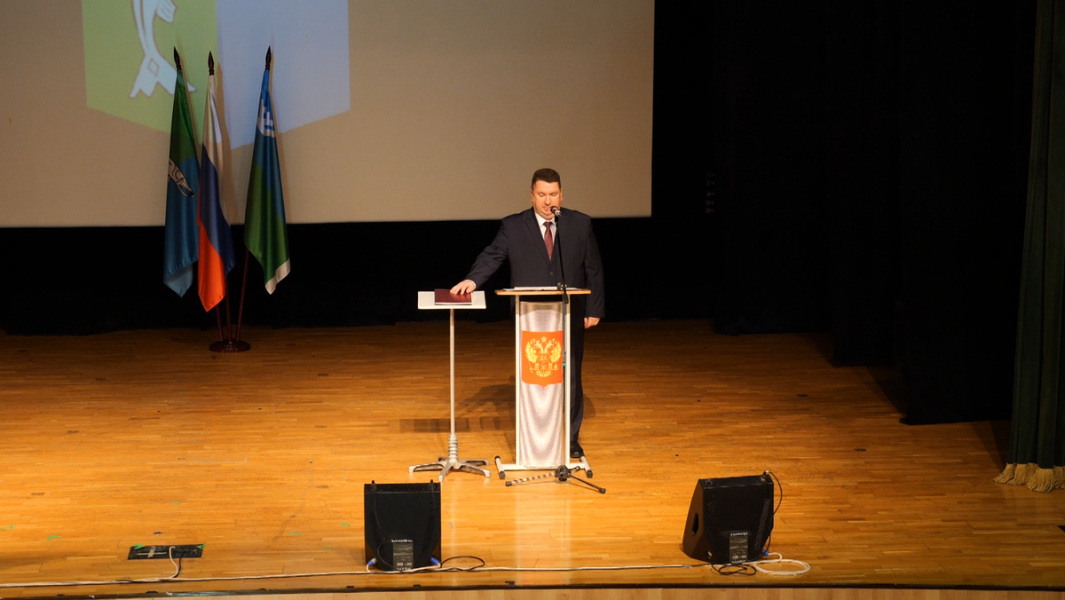    В Нижнесортымском прошла инаугурация переизбранного главы