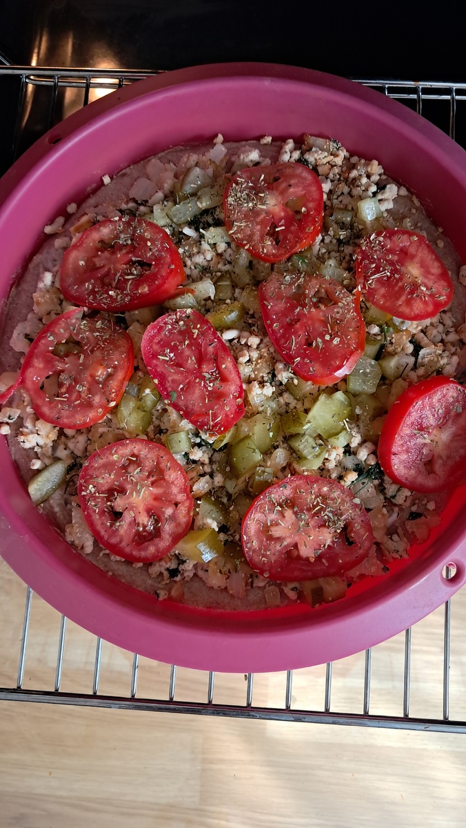 Сверху ещё посыпала сыром