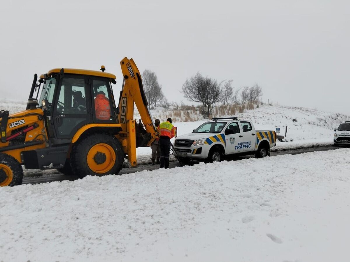    Последствия снегопада в провинции Квазулу-Натал в ЮАР© Фото : Department of Community Safety, Roads and Transport