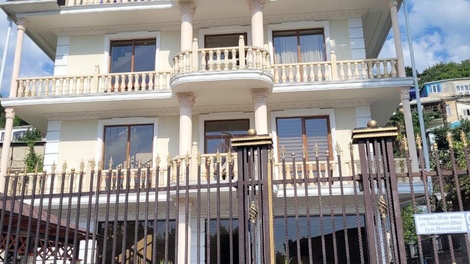 Остановилась в Гагре в отеле возле моря за 2850 руб в сутки. Показываю, что получила за эти деньги