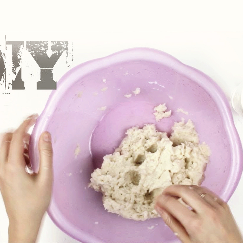    Масса для лепки папье-маше   
Источник: Скриншот из видео