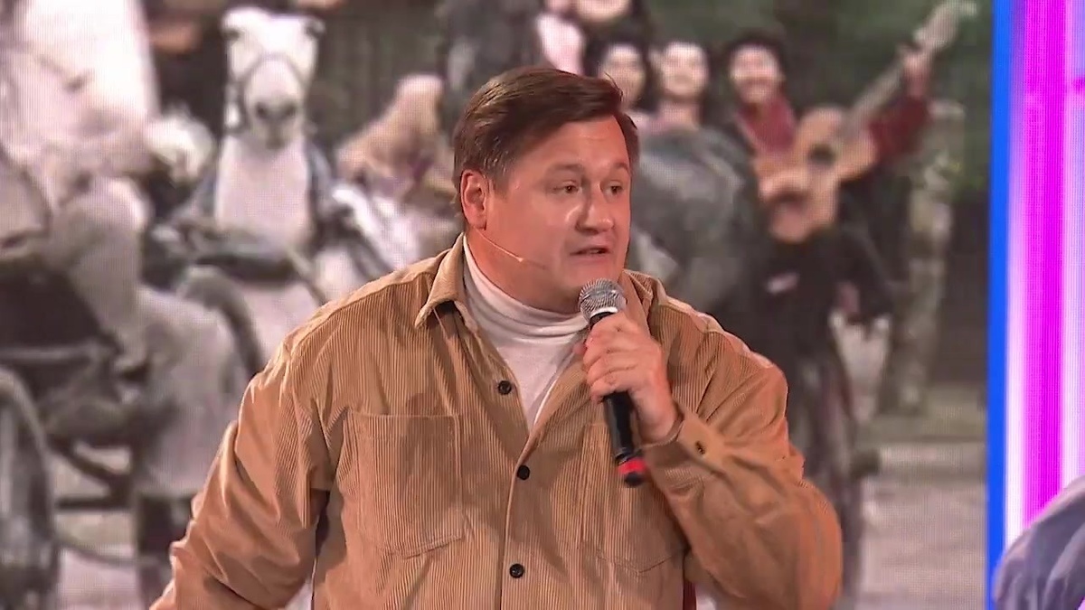 Сергей Малышев в шоу «Песни от всей души», эфир от 22 сентября 2024 года, кадр из программы «Песни от всей души»