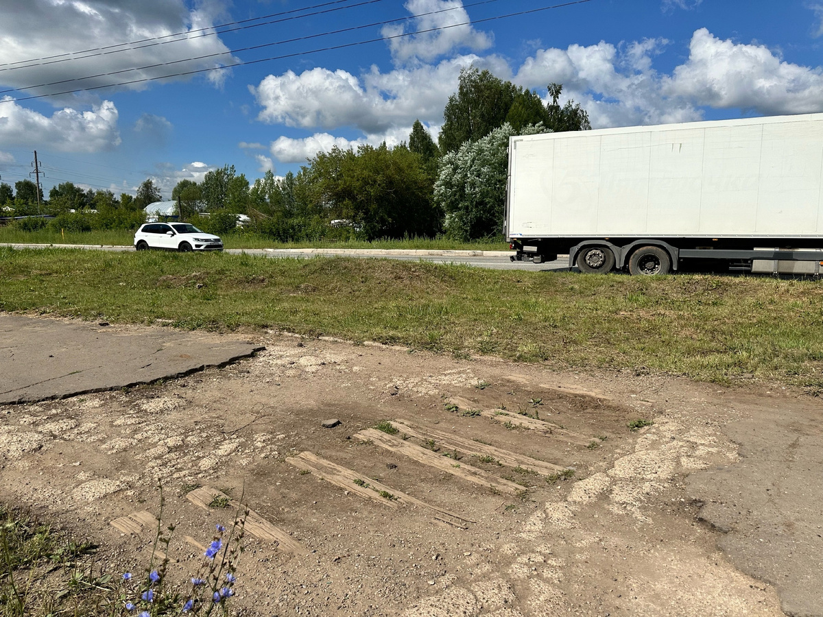 Остатки бывшего переезда