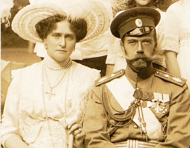 Николай II с женой Александрой Федоровной.