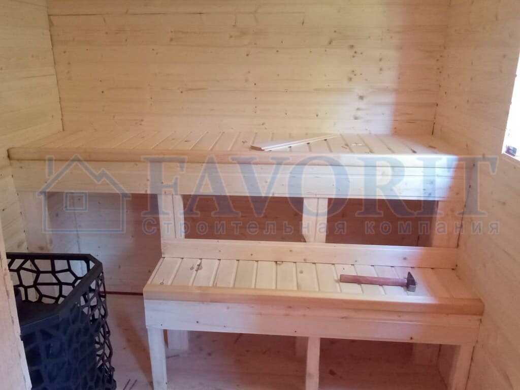 Правильное название для полки в бане - "полОК" (с ударением на второй слог)