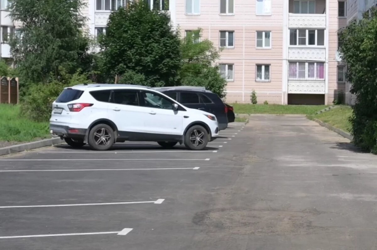    Жители Петропавловска заявили в ГАИ на автомобили, паркующиеся на газонах