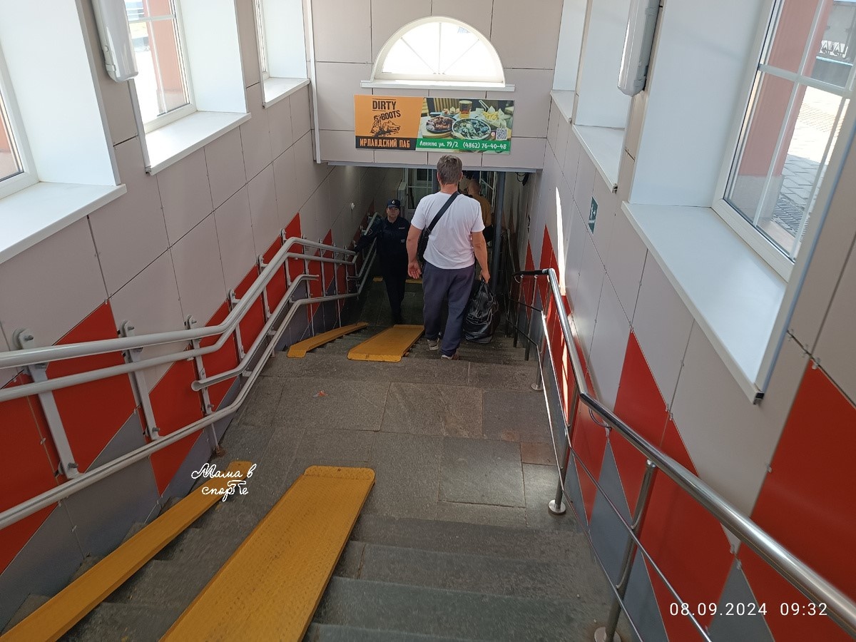 Подземный переход в здание вокзала.