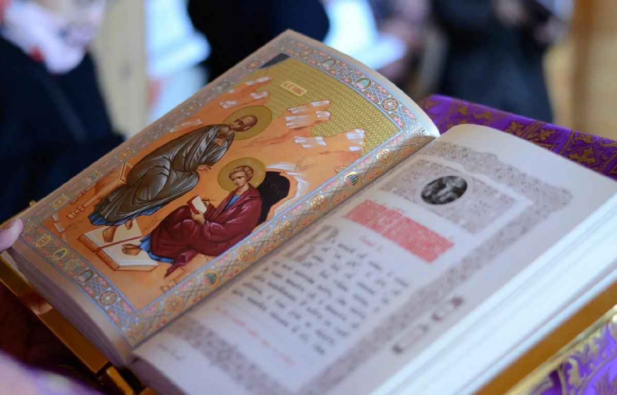 Игумен Никон Воробьев: "Читай больше Евангелие, и особенно Святых Отцов, без чтения трудно спасаться". Фото из свободных источников в Интернете. 