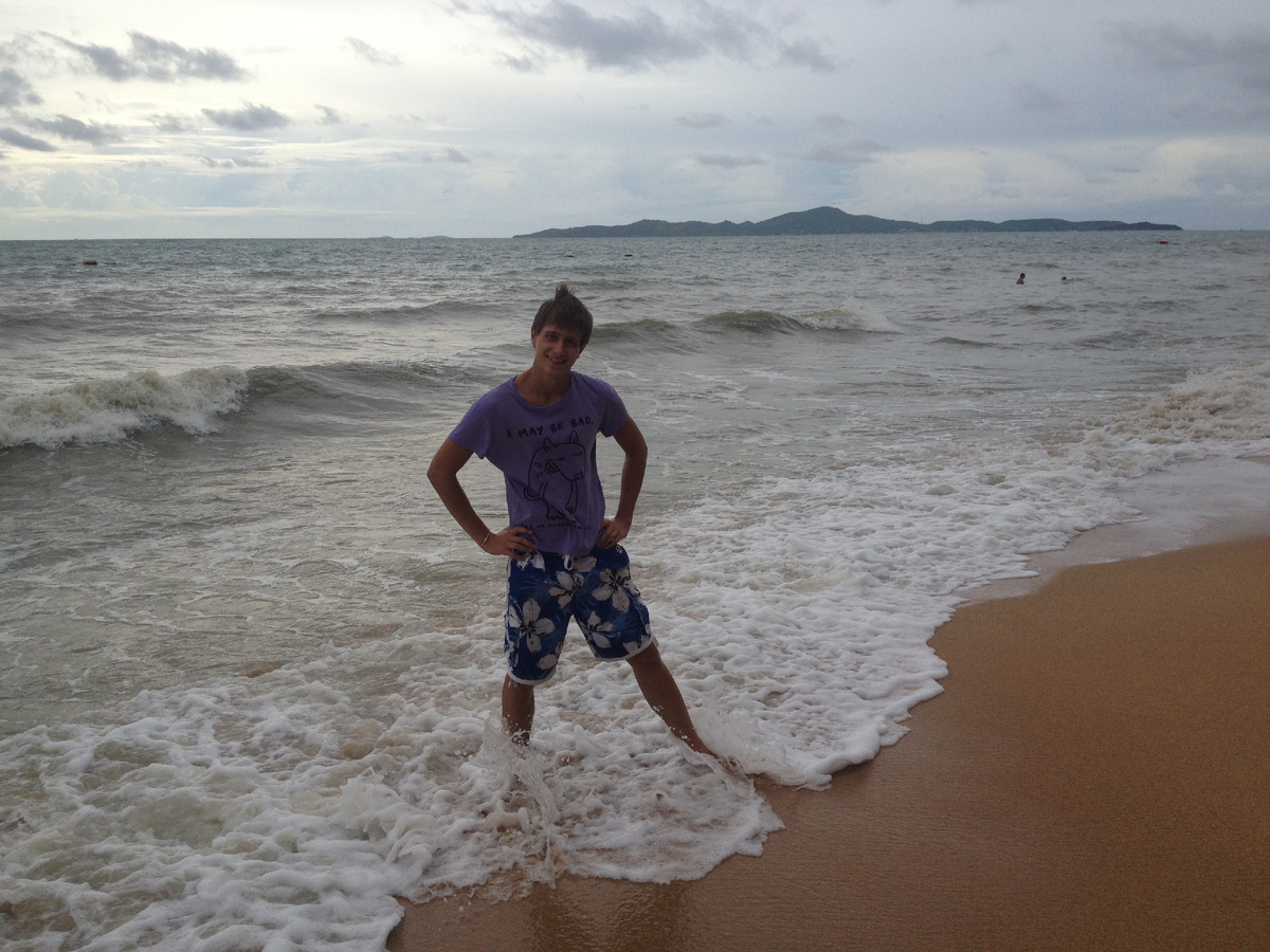 11 лет назад я был на 11 кг. легче и тоньше) Тут слабо видно счастье, но поверьте: оно переполняет.