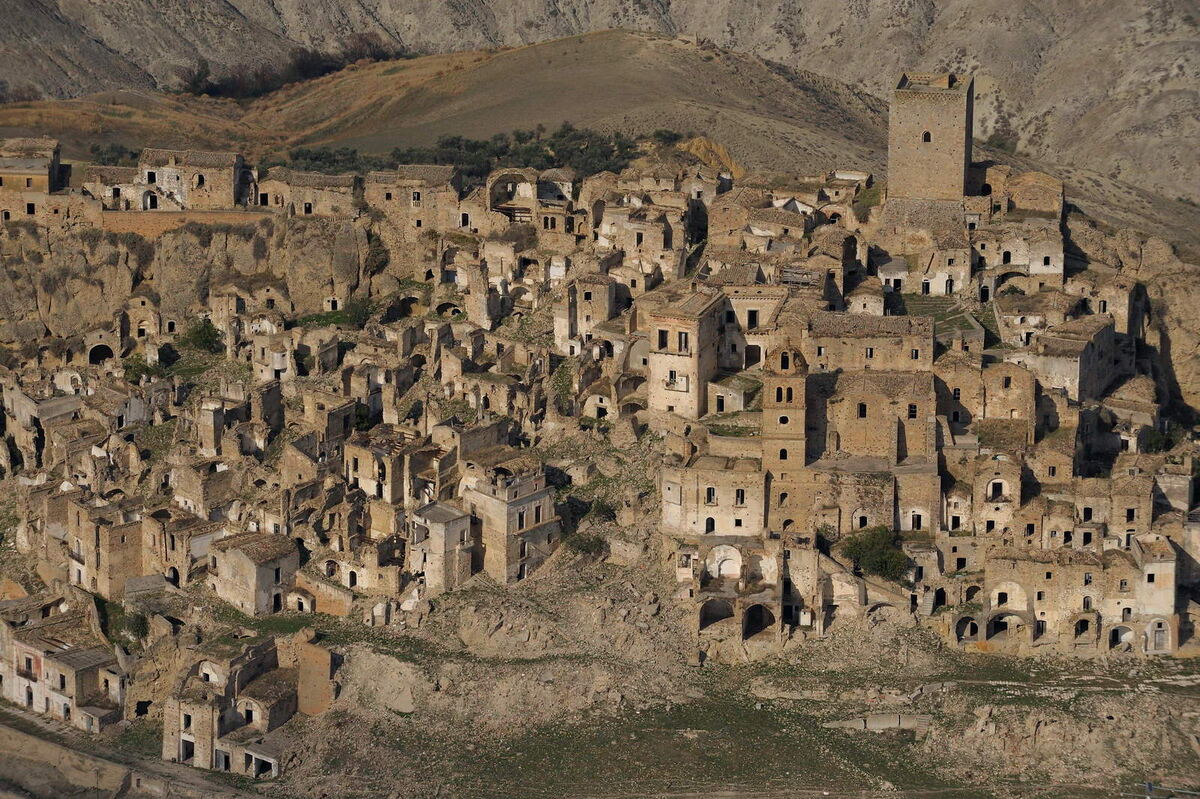 Крако, итальянский город-призрак. Источник: Яндекс картинки