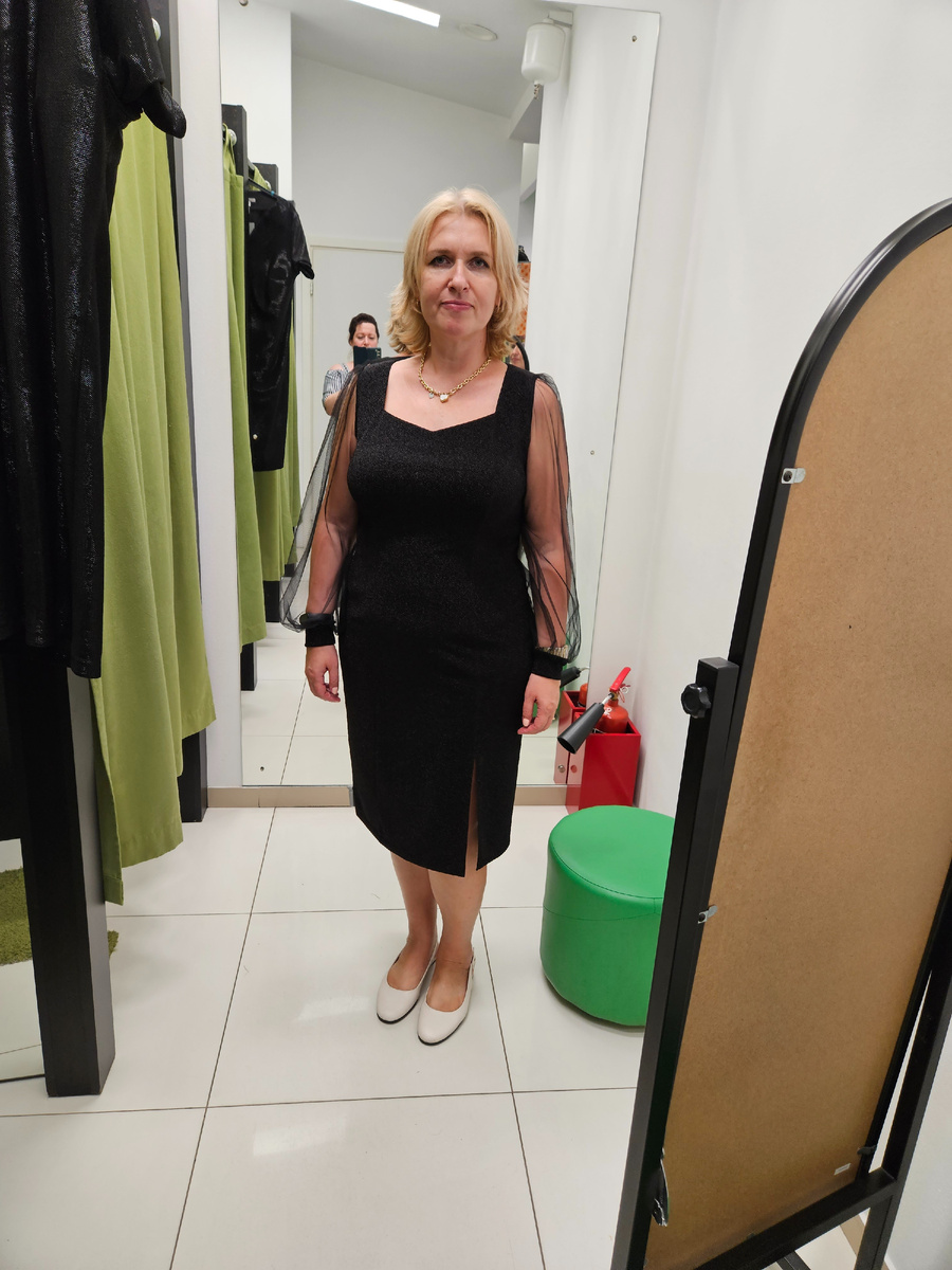 Вроде и прилично. Туфельки другие - и иди себе, взрослая женщина