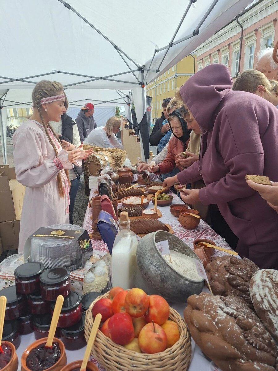 Ярморка продуктов, солений