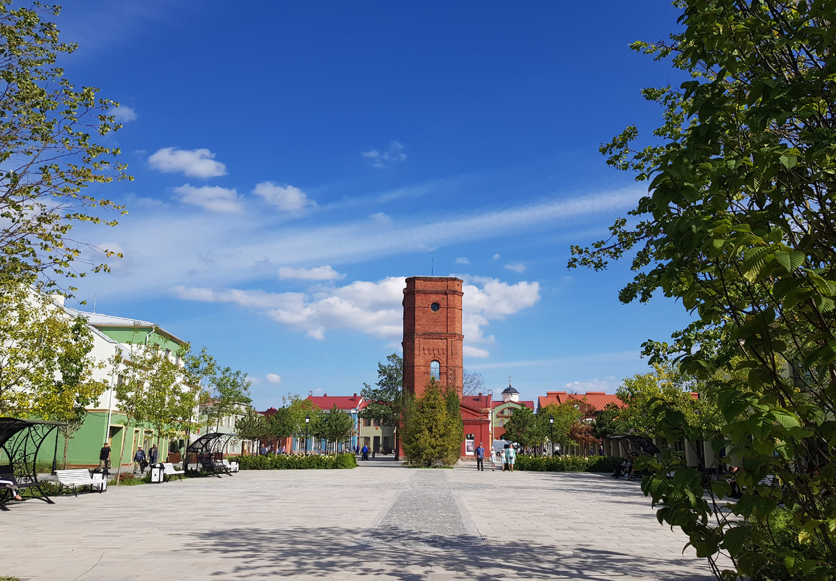  Хорошая погода к лицу любому городу. Потому что солнце - главный герой кадра.