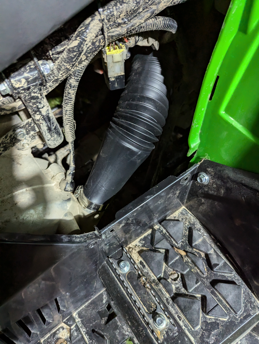 новый патрубок стоит идеально, как можно было его криво установить для меня загадка