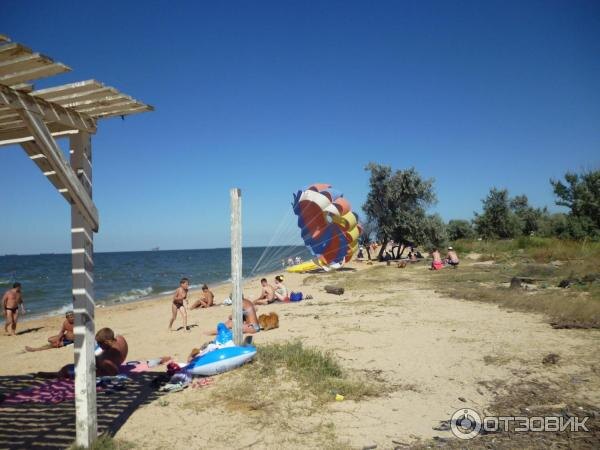 Пляж с прохода из Парка развлечений.