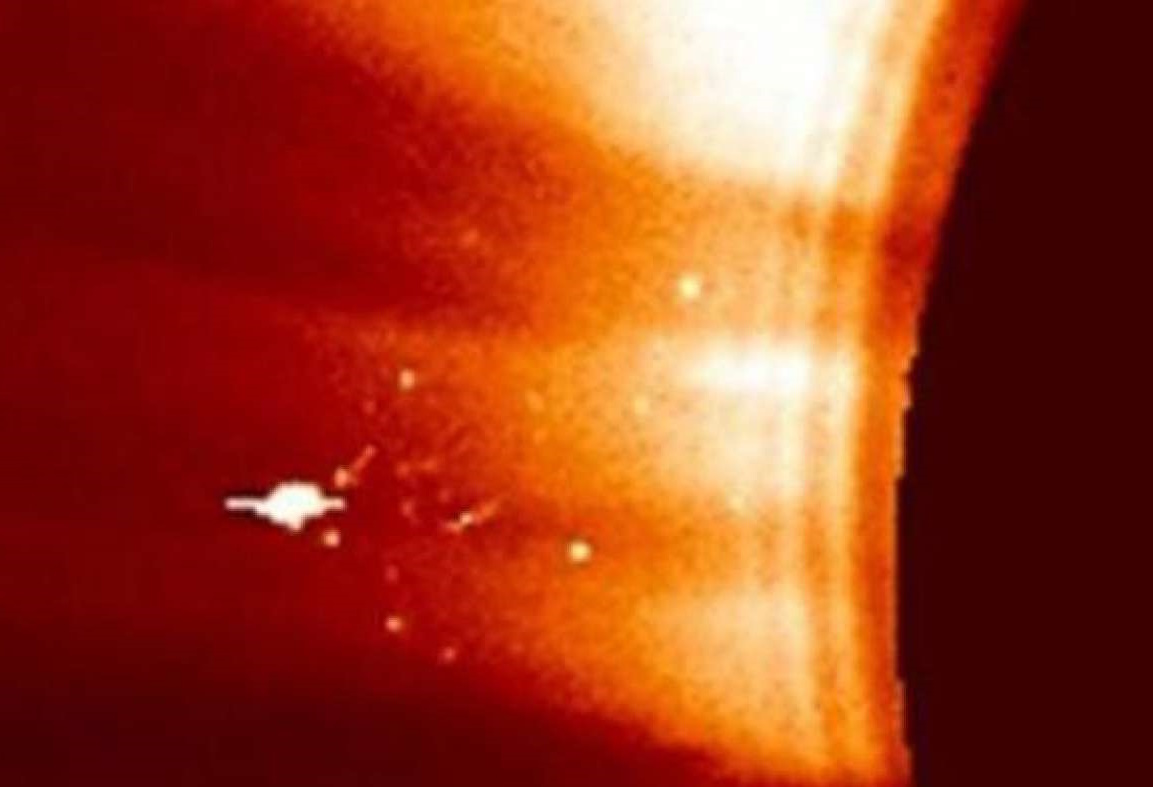 Загадочный объект по пути от Солнца. Фото: mirkosmosa.ru.