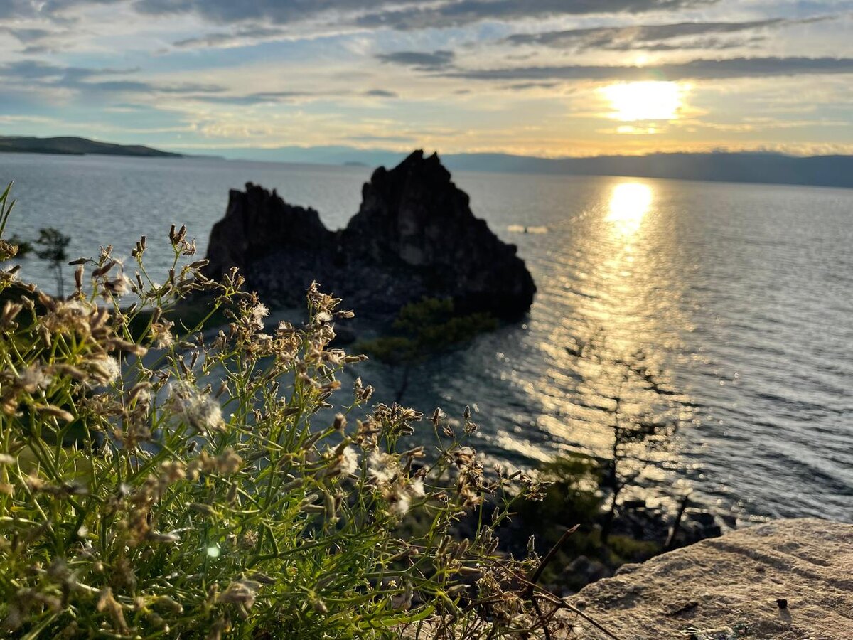 Байкал, о.Ольхон, скала Шаманка