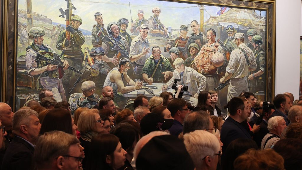 Илл.: У картины Василия Нестеренко