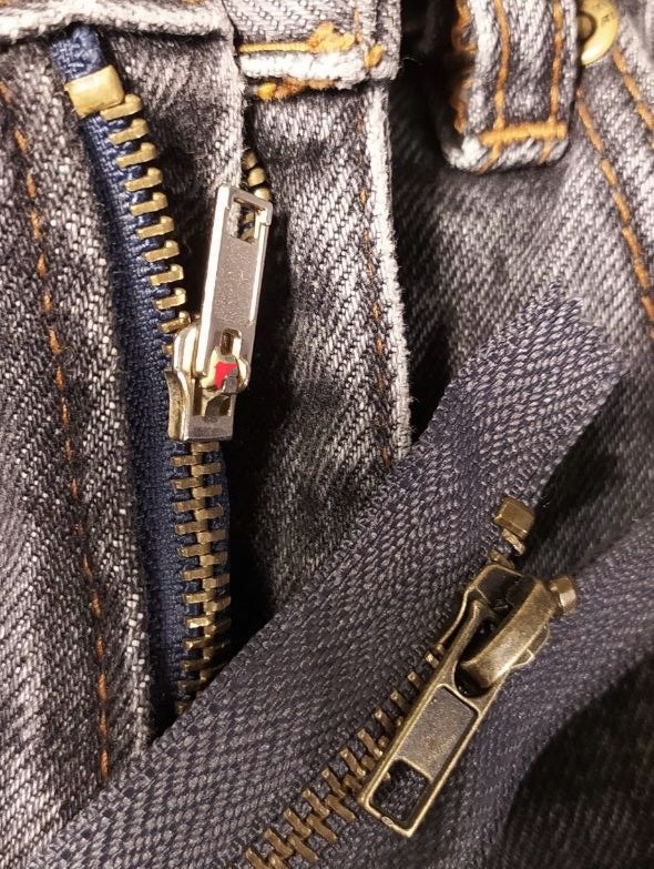 Сломался держатель и молния расходилась