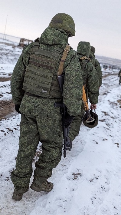 Идем, бредем на полигон. Фото Партизан