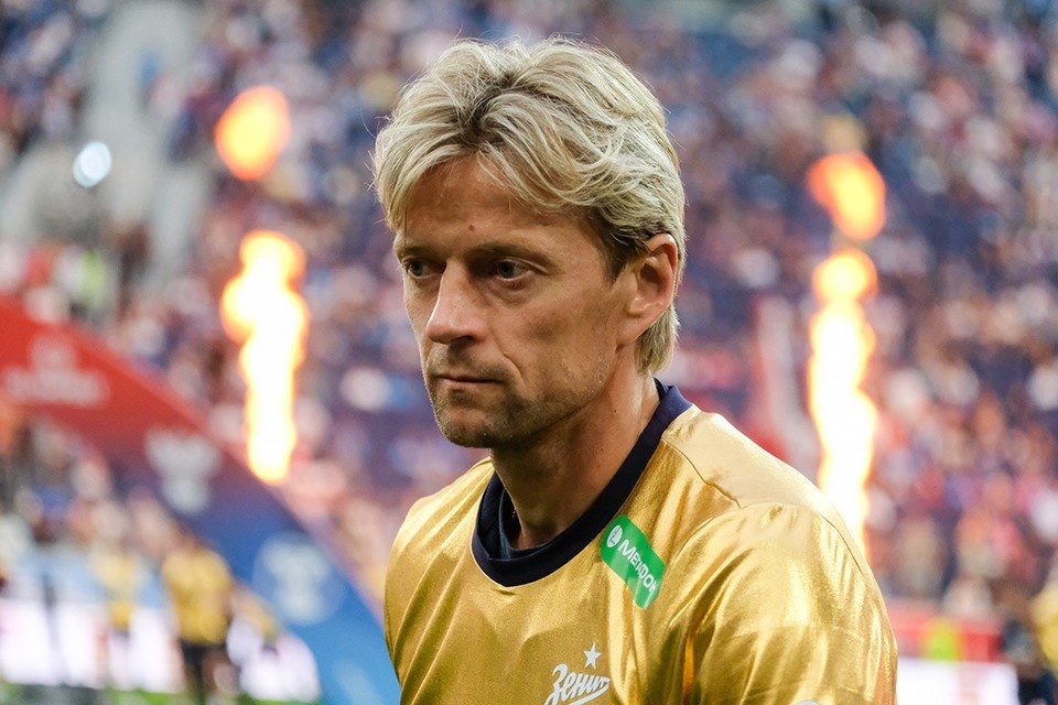    Анатолий Тимощук, бывший капитаном и сборной Украины по футболу, и питерского «Зенита», передал деньги на помощь жителям Курской области, пострадавшим от атак ВСУ. Артем КИЛЬКИН