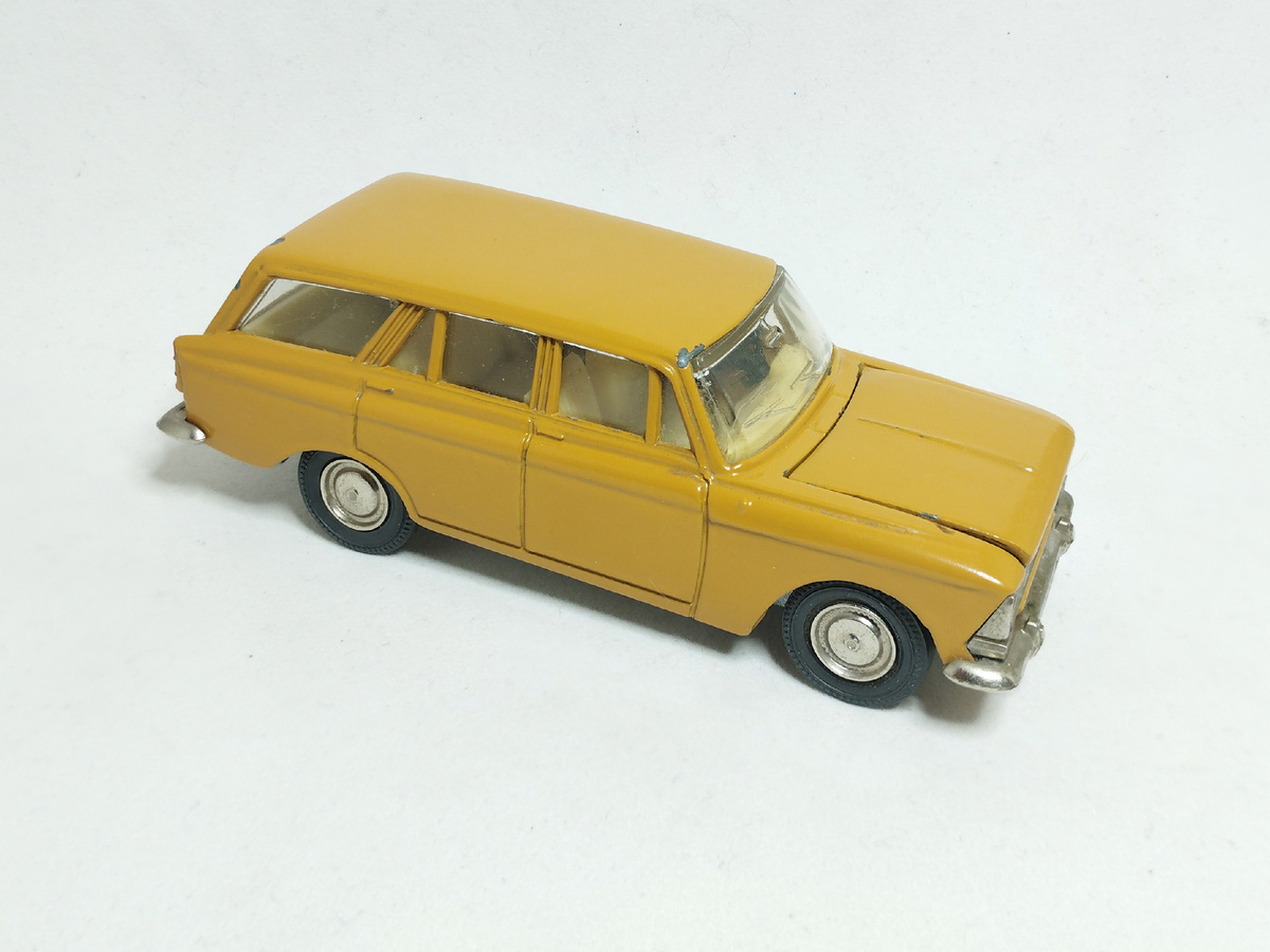 Рис. 2. Саратовская модель автомобиля Москвич-427 (А4) до восстановления