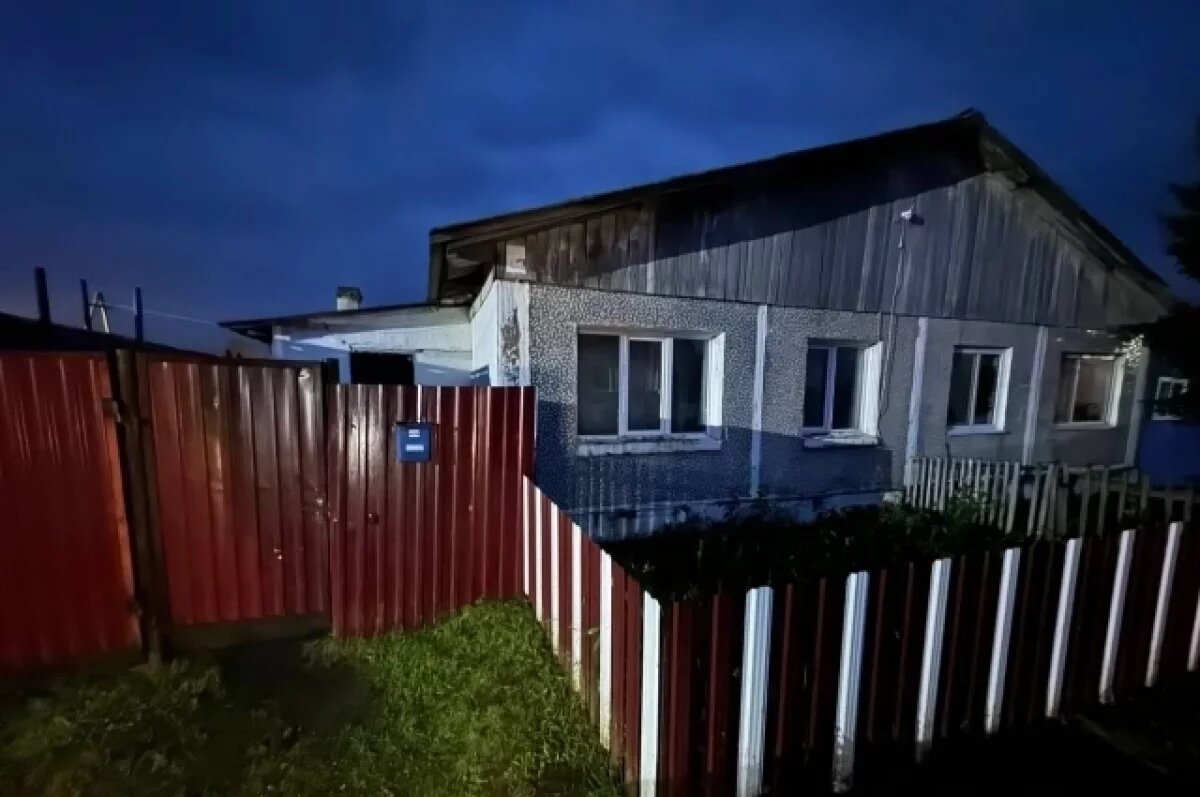    В этом доме проживала многодетная семья, членам которой стало плохо после ужина.
