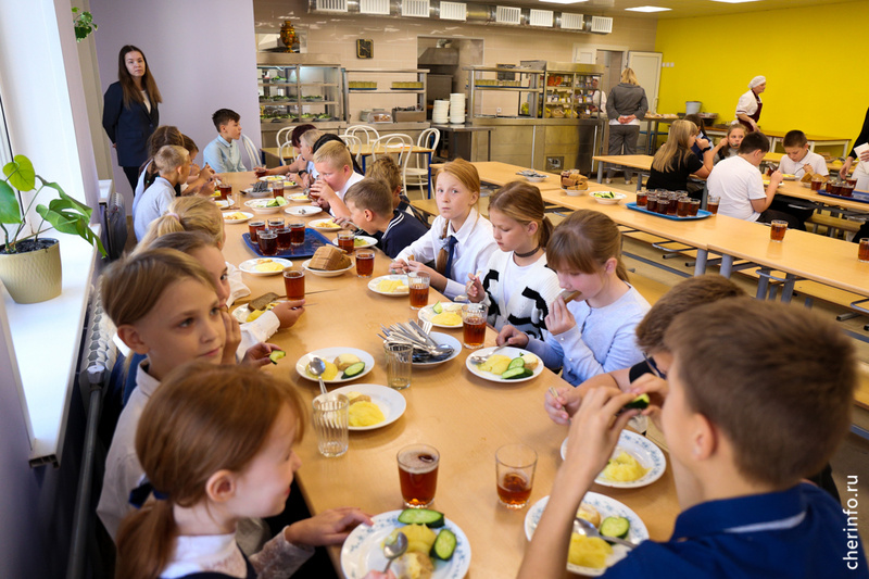    С конца сентября в меню школьных столовых появятся бутерброды с джемом и стручковая фасоль.