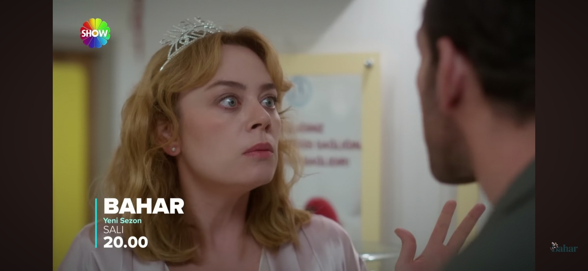 Стоп-кадр из сериала "Бахар". Бахар злится на Тимура. 
