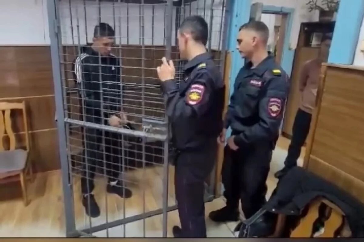    В СИЗО Владивостока отправили мужчину, отобравшего у военного 25 тыс. руб.