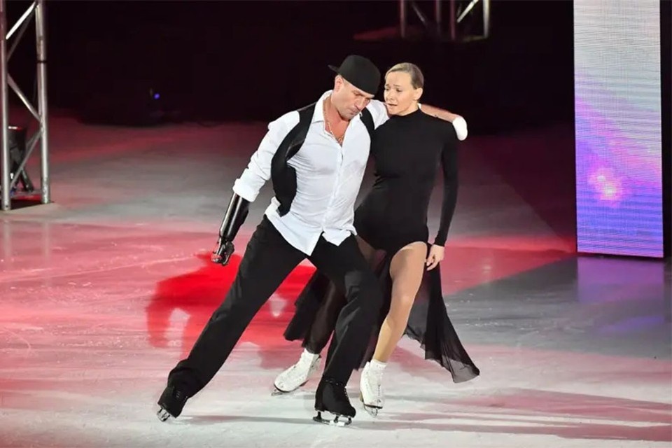    Роман Костомаров примет участие в ледовом шоу наравне с другими фигуристами Владимир ВЕЛЕНГУРИН