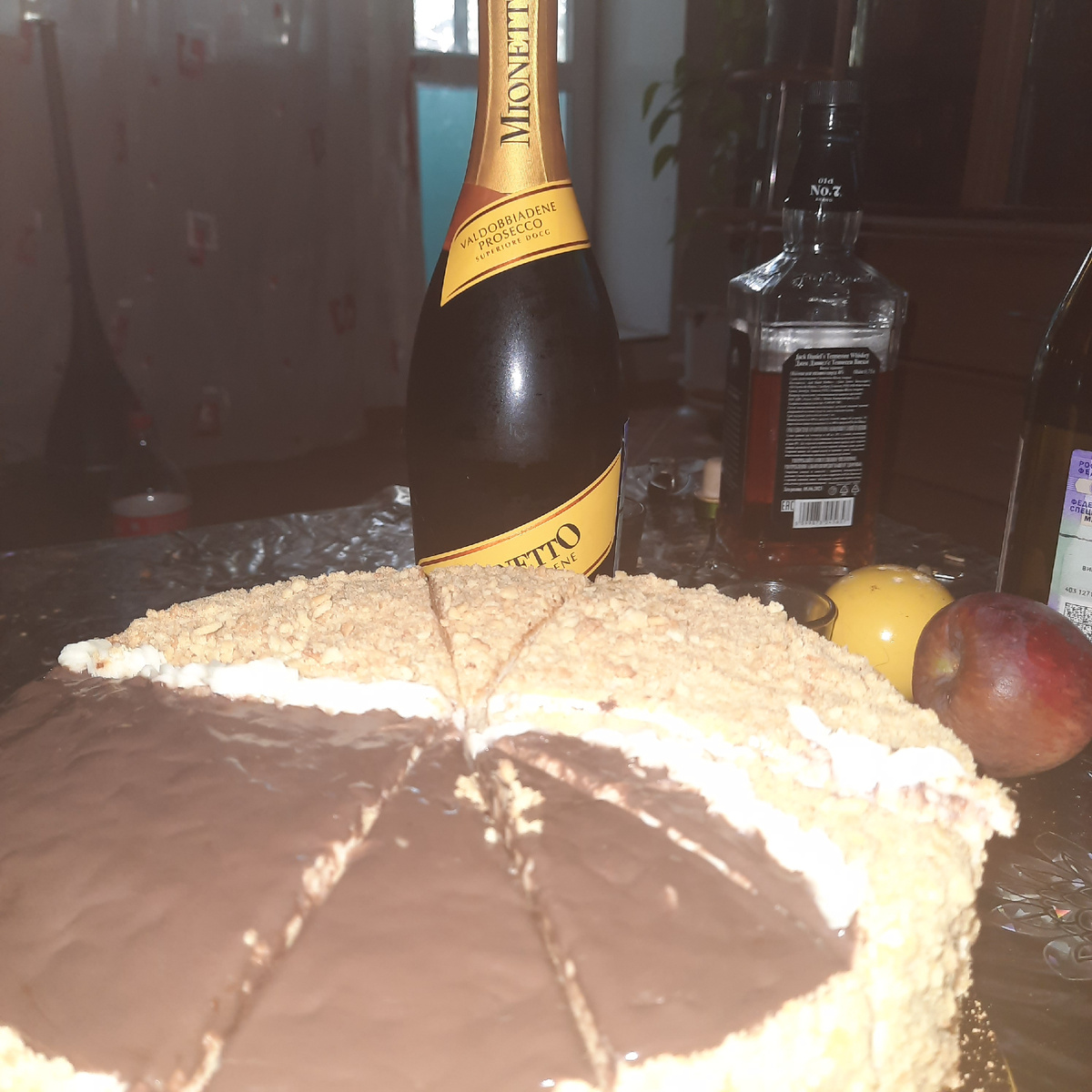 Тортик,подарок ,любимого мужа,который он заказал на заказ)) спасибо,милый!