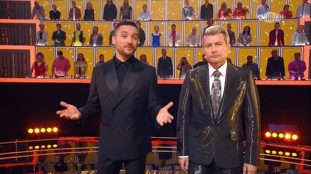 Уже 6 лет продолжается эта песенная вакханалия. Фото скрин шот программы ."Ну-ка, все вместе!".