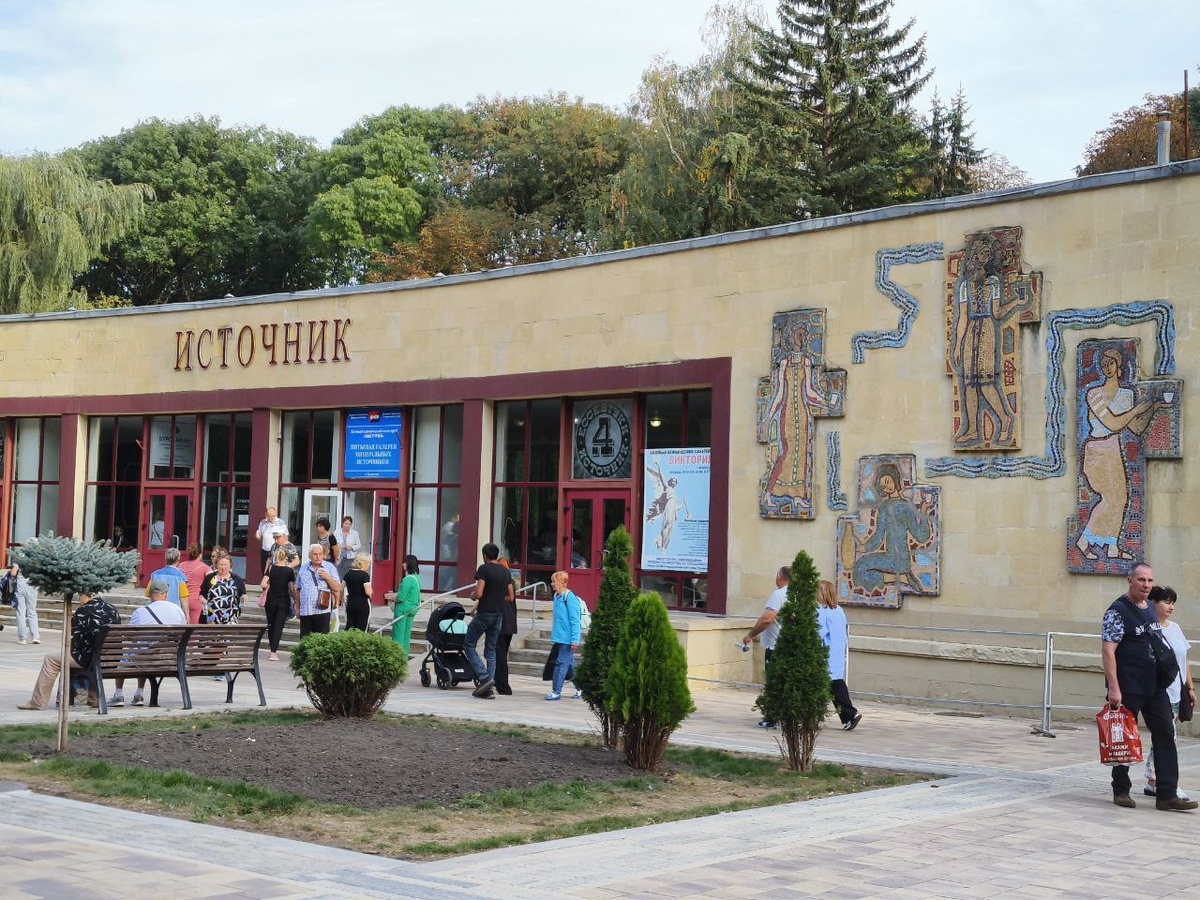 Источник минеральной воды: Ессентуки 4