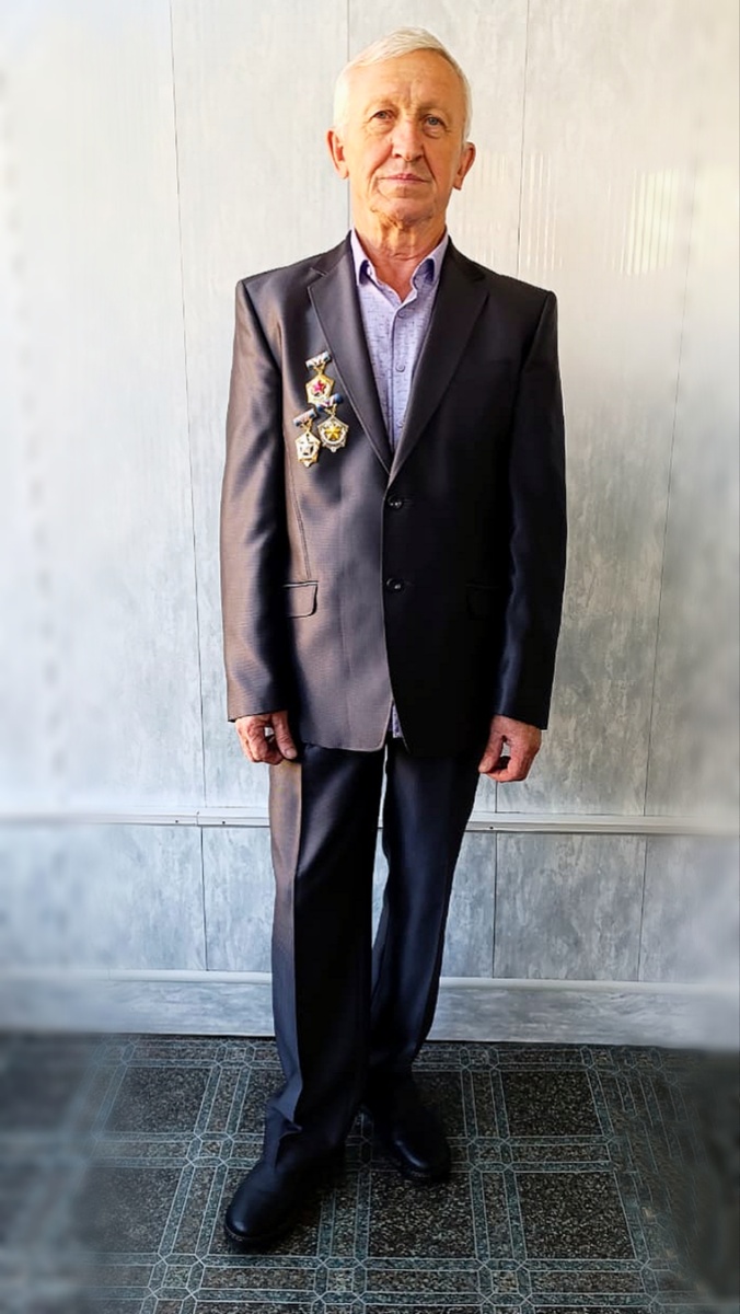 Мой папа Пирогов Виктор Николаевич - полный кавалер Шахтерской славы, проработал на шахте Черкасовская 25 лет.