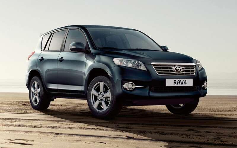    Третье поколение Toyota RAV4 выпускалось с 2006 по 2012 годы. В 2008 году состоялся первый рестайлинг, в 2010-м – второй. Большой удачей будет покупка версии Long второго рестайлинга.