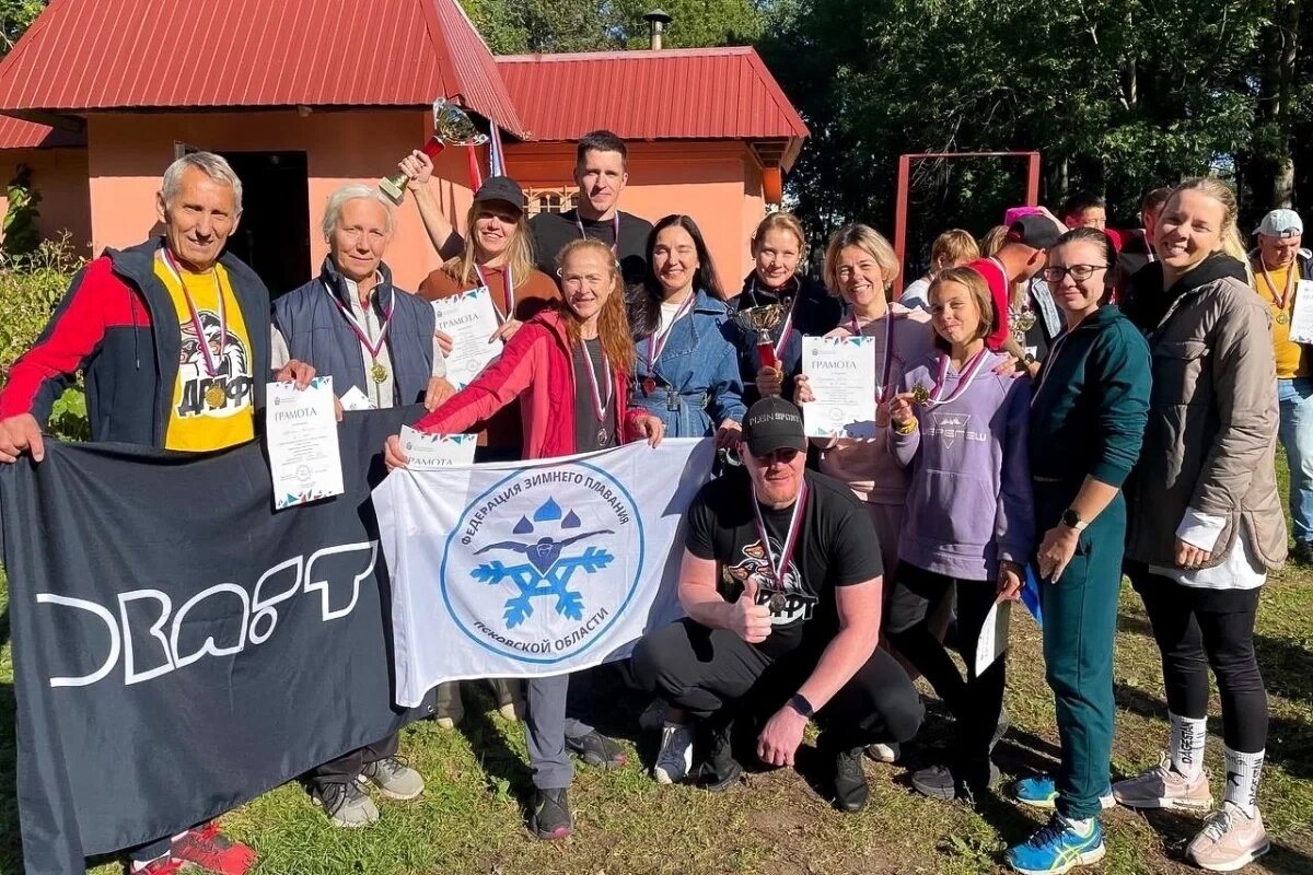    12 медалей завоевали псковичи на соревнованиях по зимнему плаванию