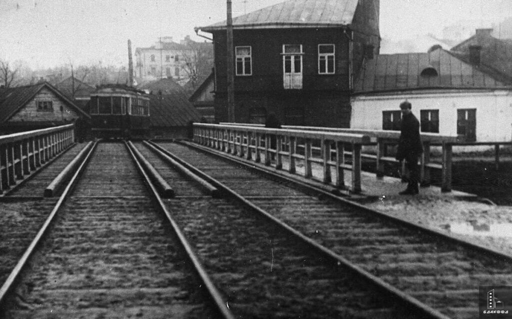 Момент первого испытательного пуска трамвая в Минске, В. Коляда, предположительно 24 сентября 1929 г.