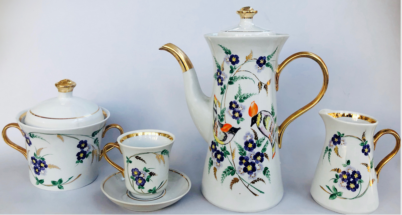 Чайный сервиз «Снегири», Полонский фарфоровый завод, 1988 г. Источник: fakty.ua
