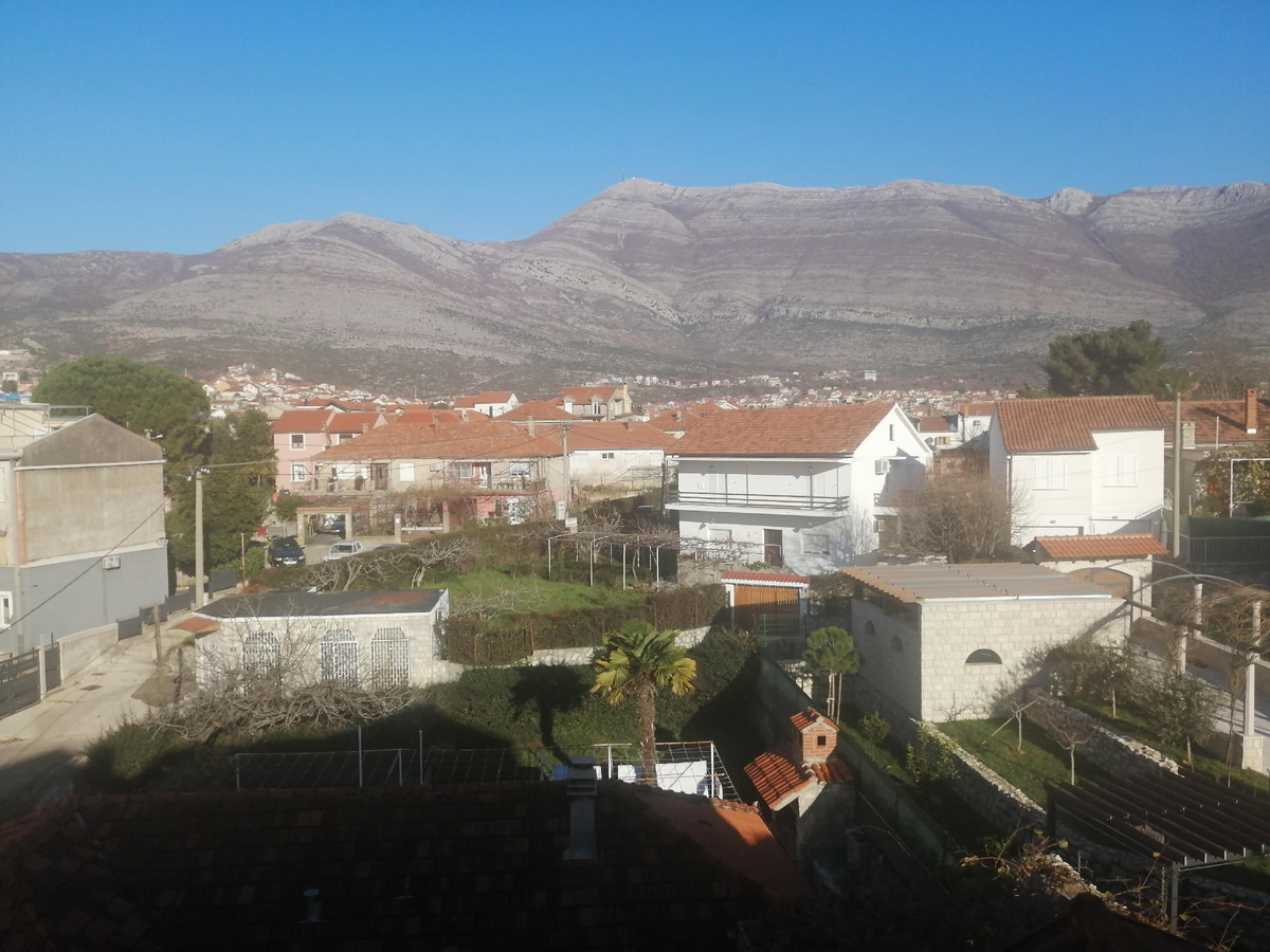 Вид из окна гостиничного номера.