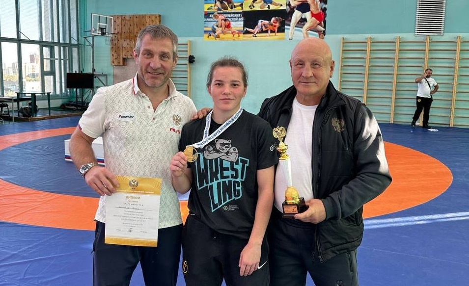     Оренбурженка впервые завоевала золото первенства страны по борьбе среди юниорок «О»
📷    Оренбурженка впервые завоевала золото первенства страны по борьбе среди юниорок «О»
