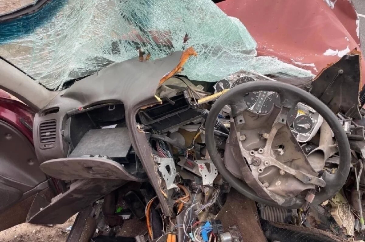    На Кубани во время ДТП с грузовиком у легковушки вылетел двигатель