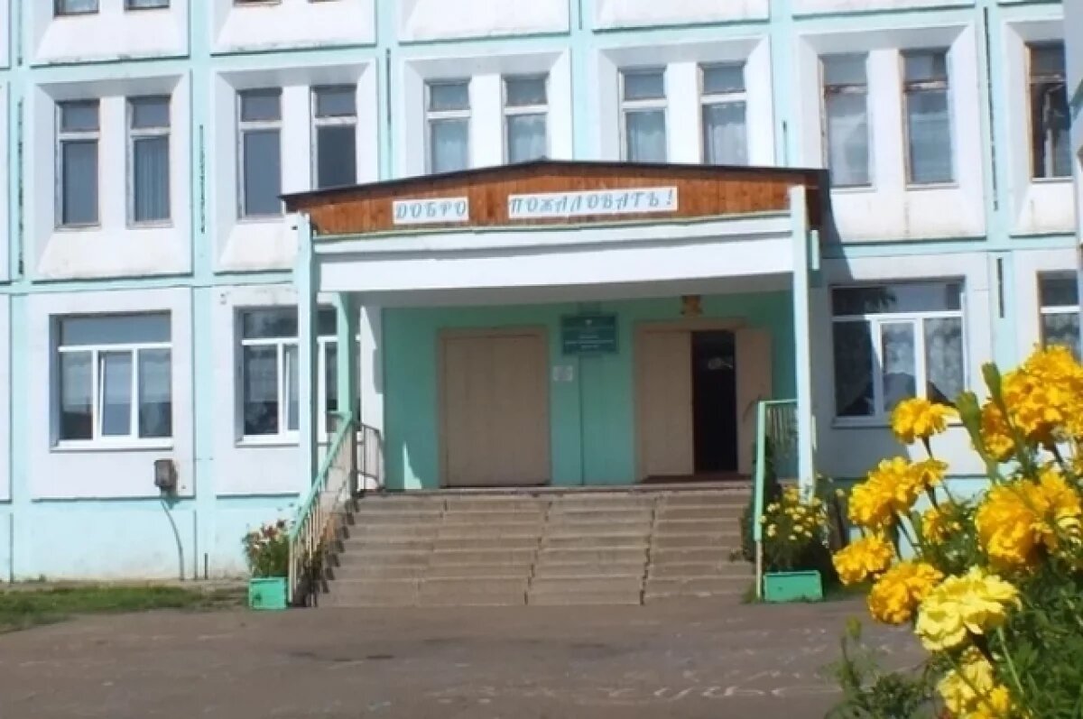    Нападение школьника на одноклассников произошло в школе посёлка Балаганск.