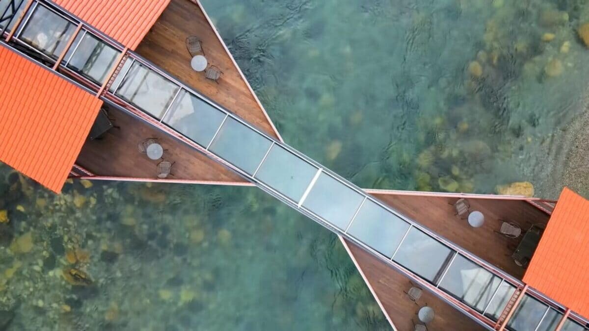 Стеклянный мост через реку Бзыбь