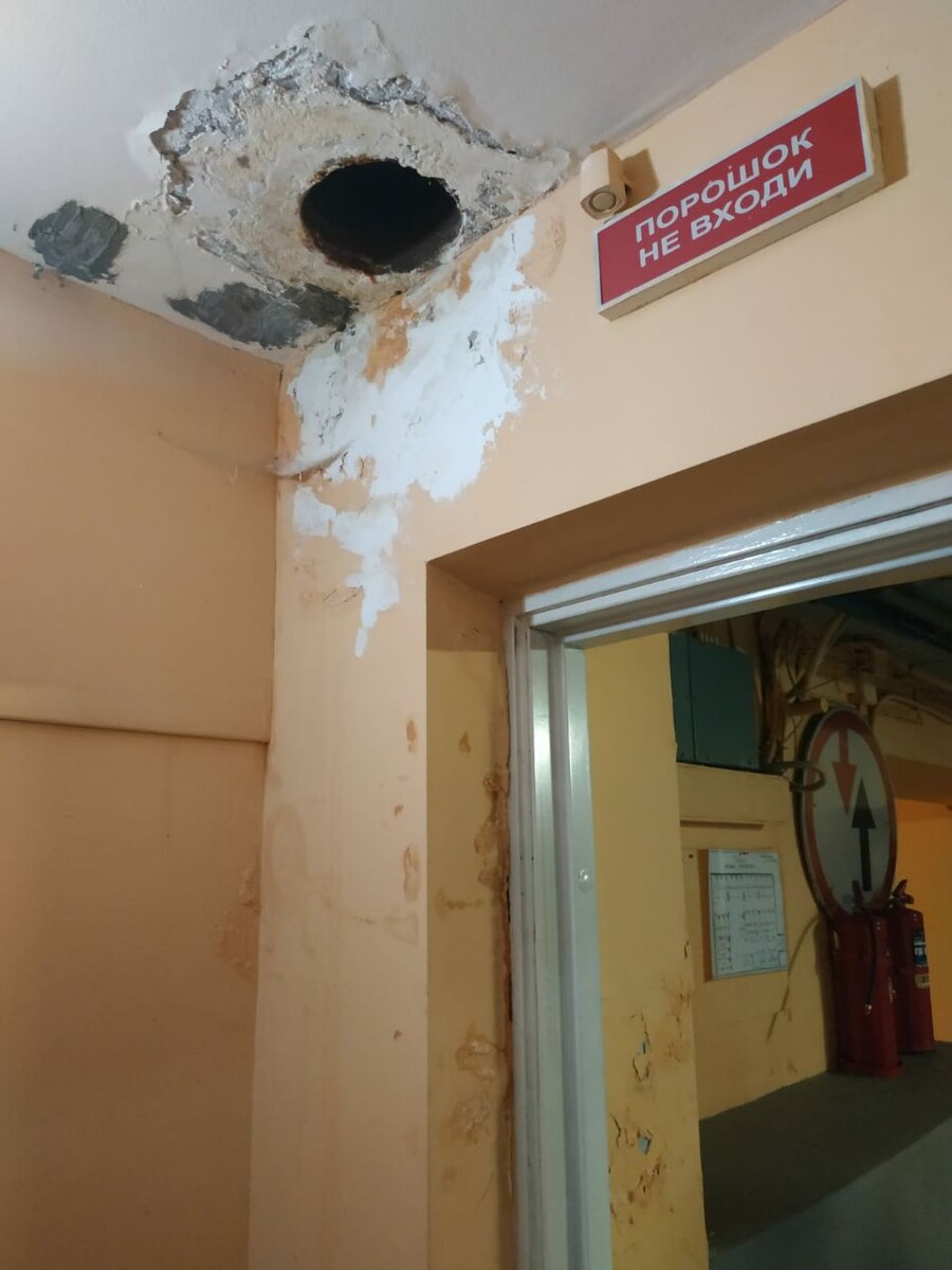 Нарушение герметизации вводов в подземном паркинге.