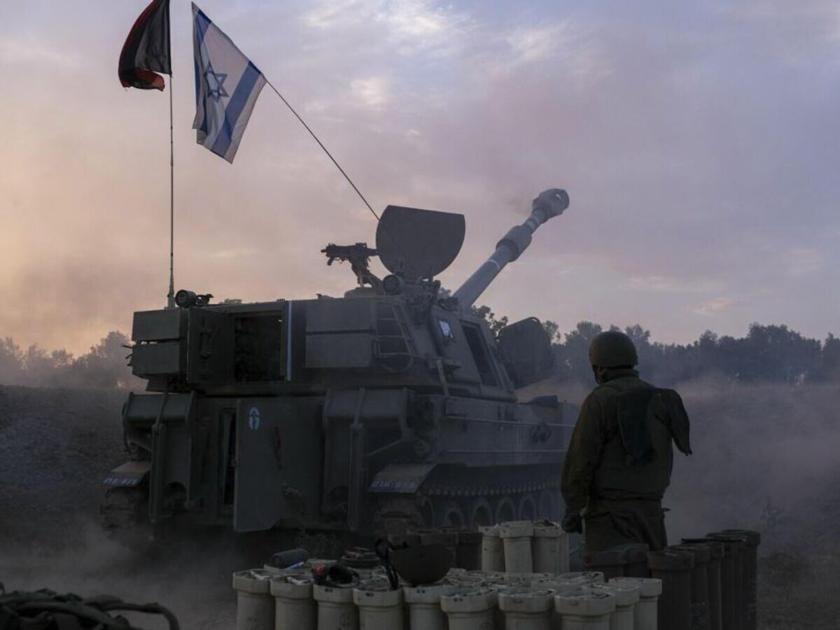    Израильский военный во время наземной операции в секторе Газа© AP Photo / Israel Defense Forces