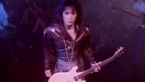 joan-jett-the-blackhearts-i-hate-myself-for-loving-you_160813